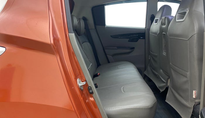 2017 Mahindra Kuv100 K6 PLUS 6 STR, Petrol, Manual, 63,581 km, Right Side Rear Door Cabin