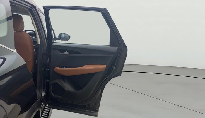 2023 MG HECTOR PLUS SHARP 2.0 DIESEL TURBO MT 6-STR, Diesel, Manual, 32,977 km, RHS Rear Door