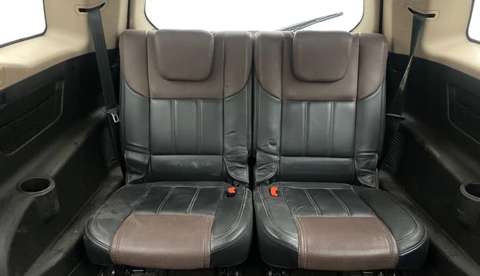 2014 Mahindra XUV500 W8, Diesel, Manual, 1,03,541 km, Third Seat Row ( optional )