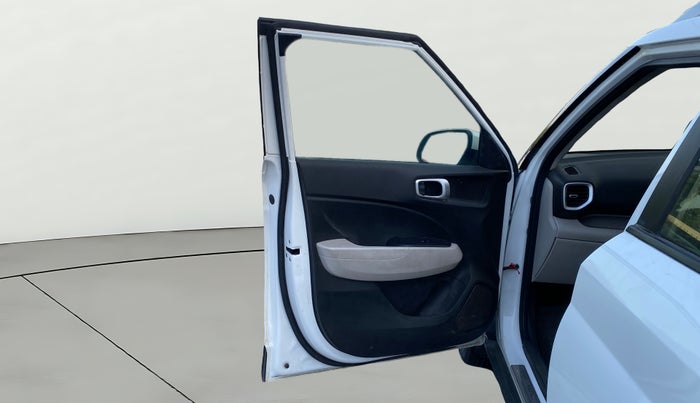 2023 Hyundai VENUE S 1.2, CNG, Manual, 80,351 km, LHS Front Door