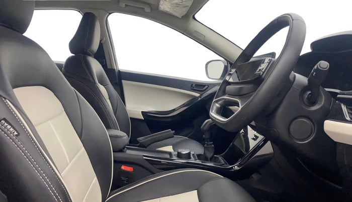 2025 Tata Curvv Creative 1.2 Petrol 6MT, Petrol, Manual, 13,302 km, Right Side Front Door Cabin