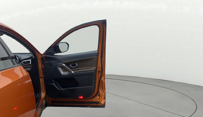 2019 Tata Harrier XZ 2.0L, Diesel, Manual, 69,490 km, RHS Front Door