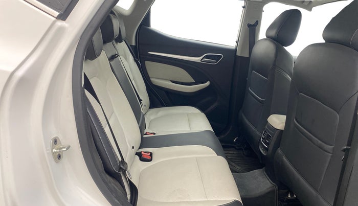 2023 MG ASTOR SAVVY 1.5 CVT, Petrol, Automatic, 19,617 km, Right Side Rear Door Cabin