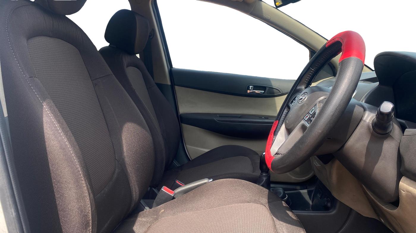 2013 Hyundai i20 ASTA 1.4 CRDI, Diesel, Manual, 1,06,081 km, Right Side Front Door Cabin