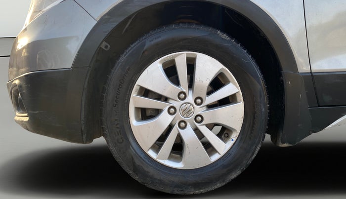 2015 Maruti S Cross ZETA 1.3, Diesel, Manual, 1,06,061 km, Left Front Wheel
