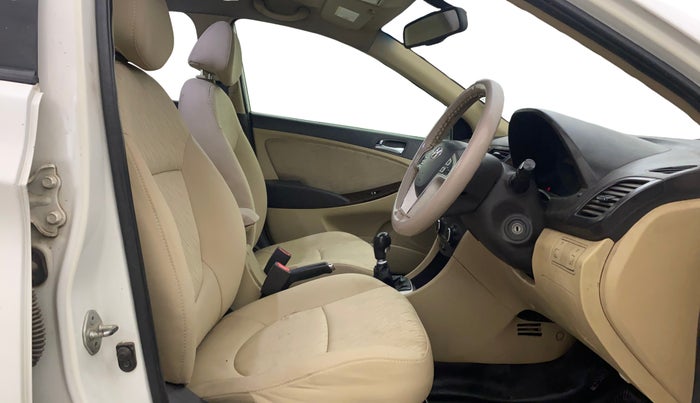 2013 Hyundai Verna FLUIDIC 1.6 CRDI SX, Diesel, Manual, 1,36,029 km, Right Side Front Door Cabin