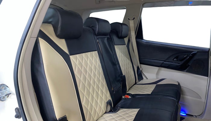 2017 Mahindra XUV500 W4, Diesel, Manual, 74,520 km, Right Side Rear Door Cabin