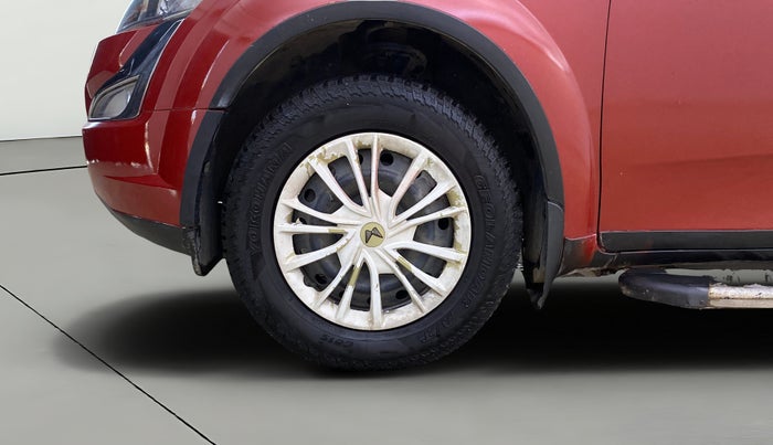 2016 Mahindra XUV500 W6, Diesel, Manual, 1,29,634 km, Left Front Wheel
