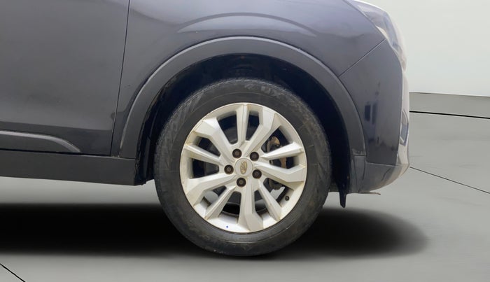 2020 Mahindra XUV300 W8 1.5 DIESEL, Diesel, Manual, 1,04,106 km, Right Front Wheel