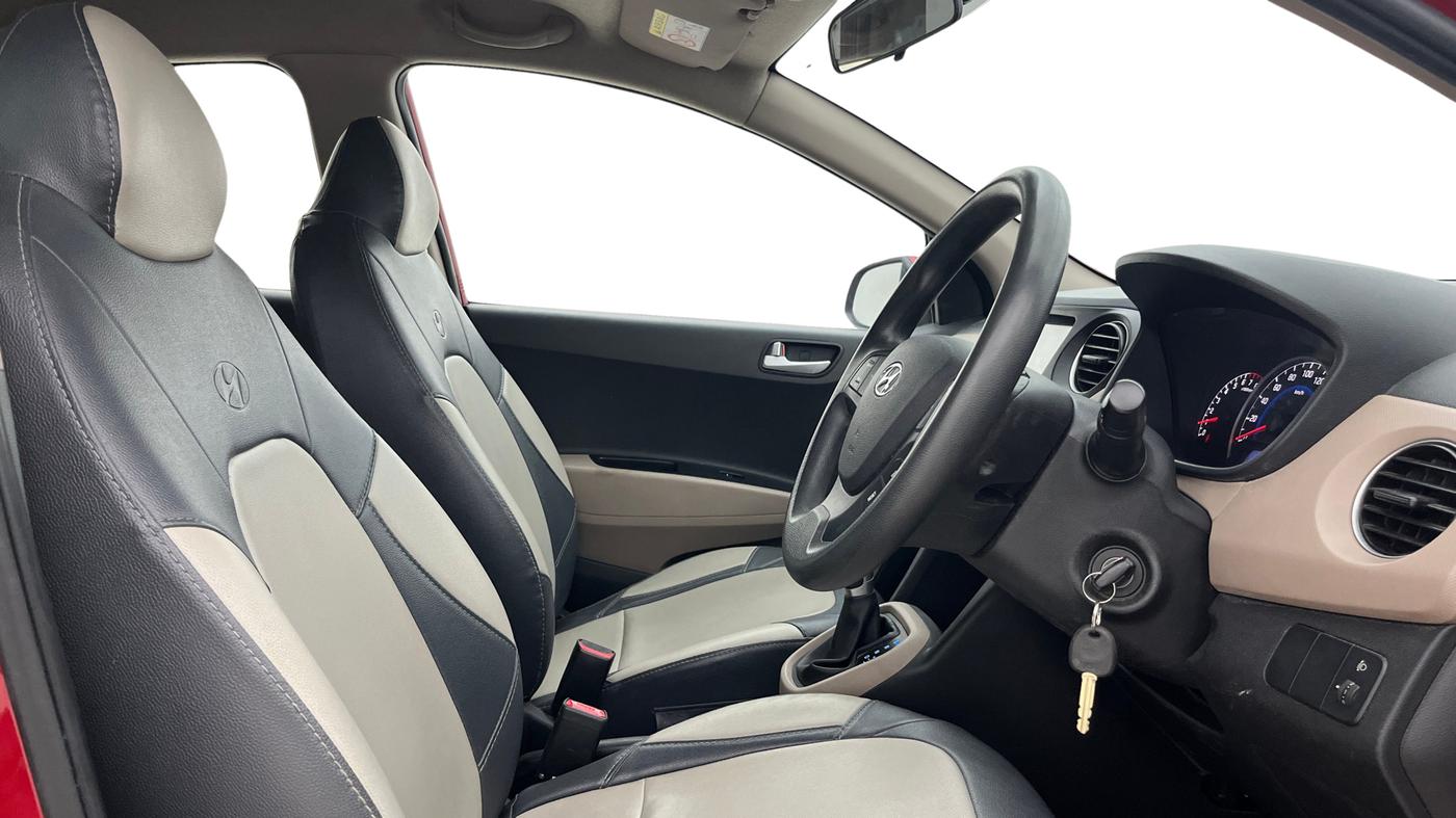2017 Hyundai Grand i10 SPORTZ AT 1.2 KAPPA VTVT, Petrol, Automatic, 69,745 km, Right Side Front Door Cabin
