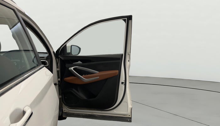 2021 MG HECTOR PLUS SHARP 1.5 PETROL TURBO HYBRID MT 6-STR, Petrol, Manual, 27,438 km, RHS Front Door