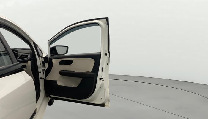 2024 Tata ALTROZ XM PLUS CNG, CNG, Manual, 18,993 km, RHS Front Door