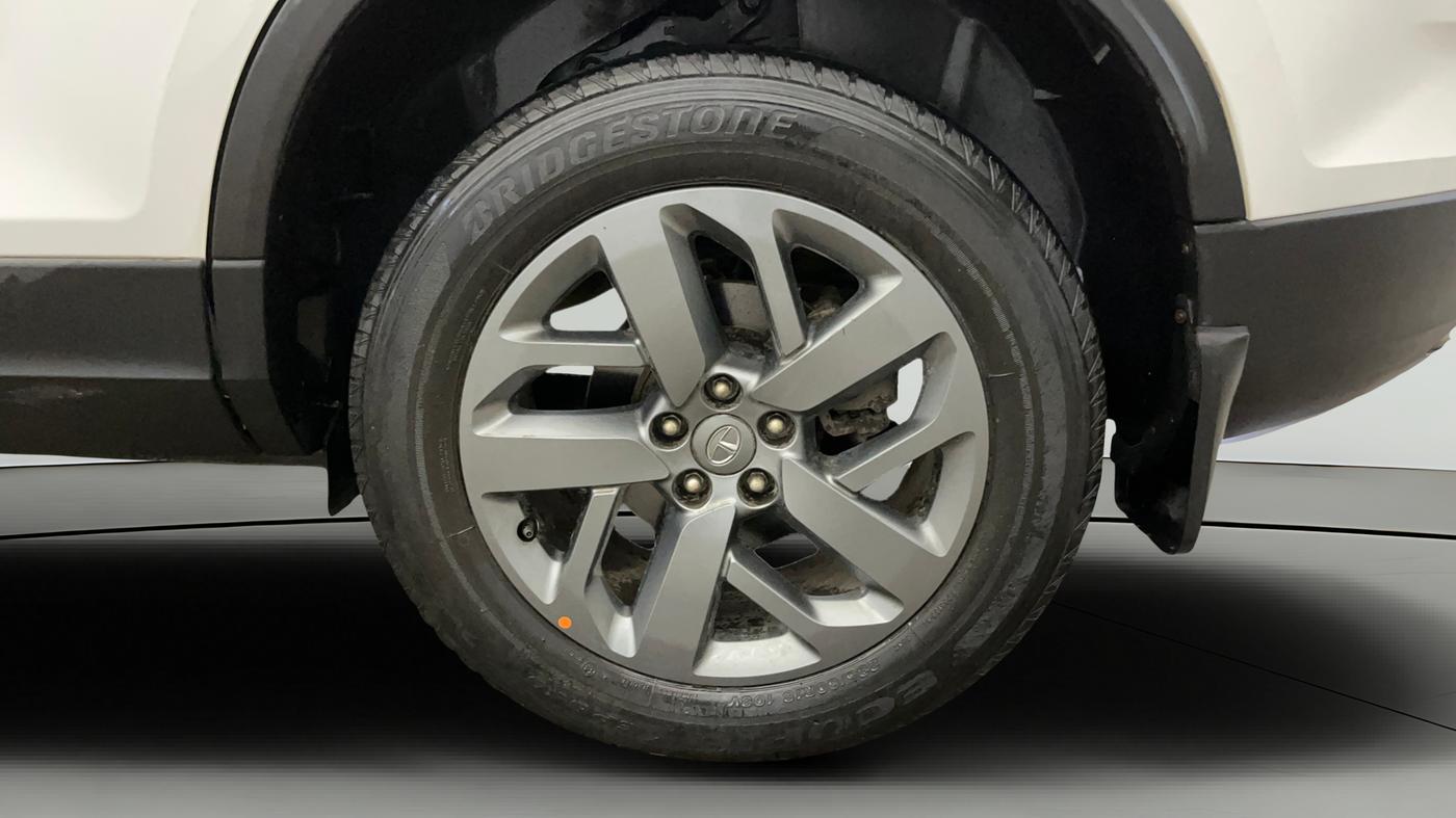 2022 Tata Safari XT PLUS, Diesel, Manual, 69,813 km, Left Rear Wheel