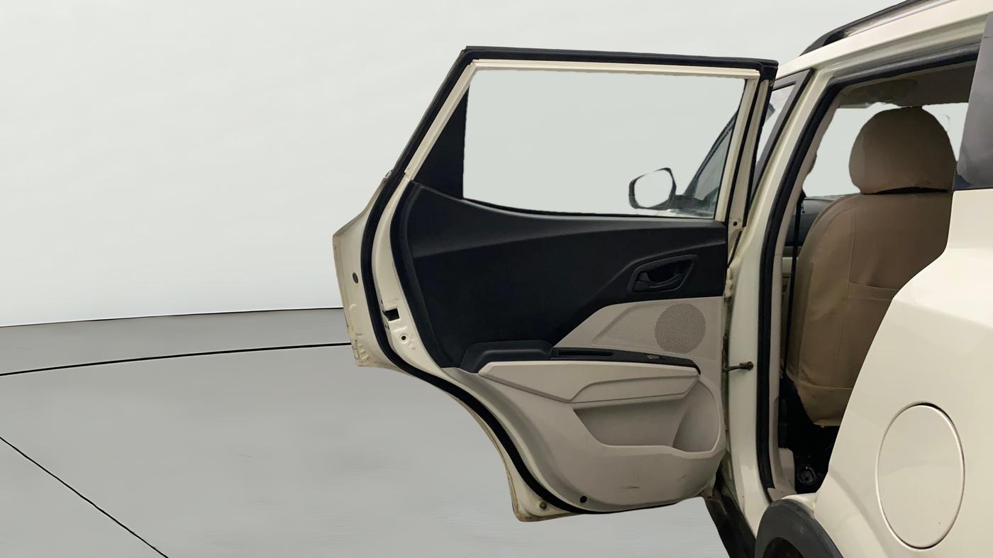 2020 Mahindra XUV300 W6 1.2 PETROL, Petrol, Manual, 15,386 km, LHS Rear Door