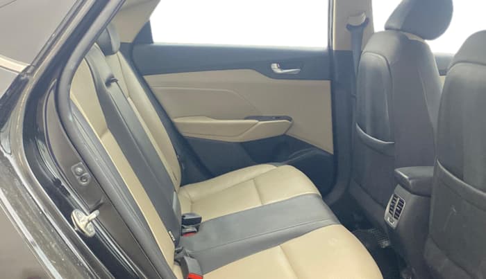 2018 Hyundai Verna 1.6 VTVT SX O, Petrol, Manual, 39,540 km, Right Side Rear Door Cabin