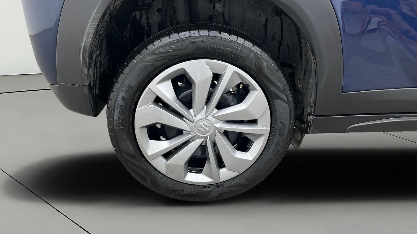 2024 Maruti FRONX SIGMA 1.2 MT, Petrol, Manual, 49,108 km, Right Rear Wheel