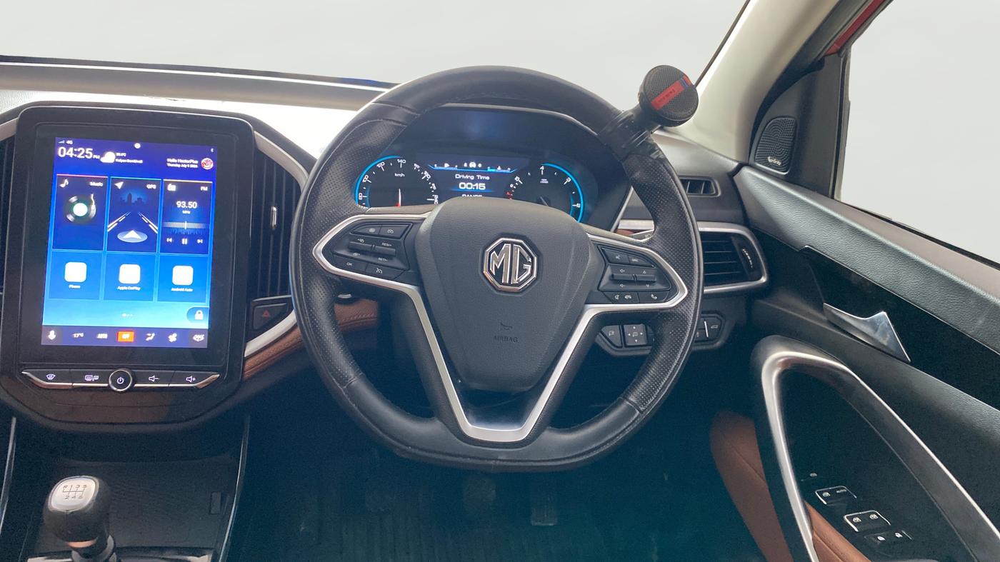 2022 MG HECTOR PLUS SHARP 1.5 PETROL TURBO HYBRID MT 6-STR, Petrol, Manual, 23,384 km, Steering Wheel Close Up
