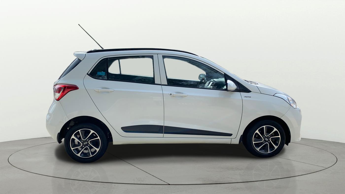 2019 Hyundai Grand i10 SPORTZ AT 1.2 KAPPA VTVT, Petrol, Automatic, 32,576 km, Right Side View