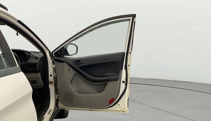 2019 Tata NEXON XE PETROL, Petrol, Manual, 76,073 km, RHS Front Door