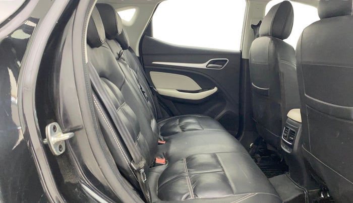 2023 MG ASTOR SHARP 1.5 MT, Petrol, Manual, 22,394 km, Right Side Rear Door Cabin