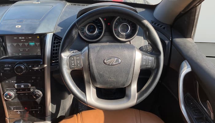 2019 Mahindra XUV500 W9 AT, Diesel, Automatic, 88,811 km, Steering Wheel Close Up