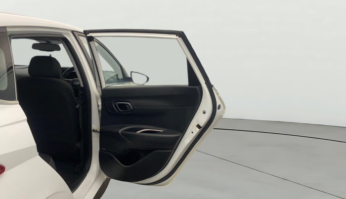 2021 Hyundai NEW I20 ASTA (O) 1.2 MT, CNG, Manual, 1,17,079 km, RHS Rear Door