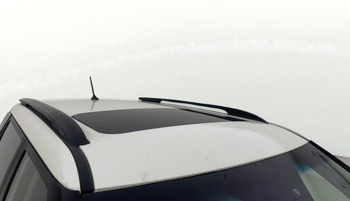 2021 Mahindra XUV300 W8 1.5 DIESEL, Diesel, Manual, 1,28,080 km, Roof