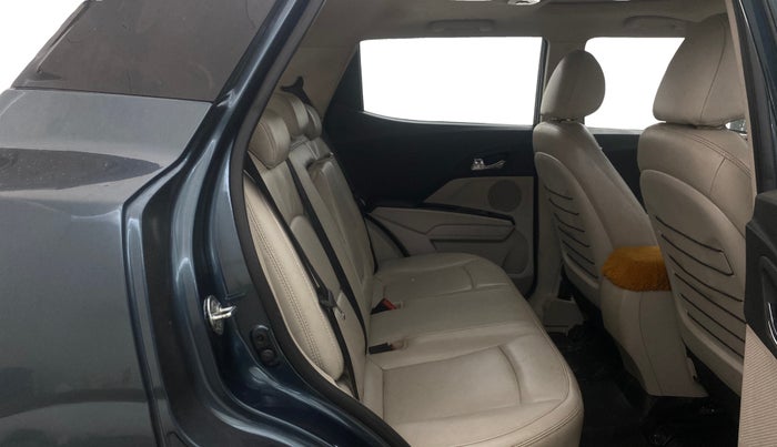 2021 Mahindra XUV300 W8 (O) 1.5 DIESEL, Diesel, Manual, 46,056 km, Right Side Rear Door Cabin
