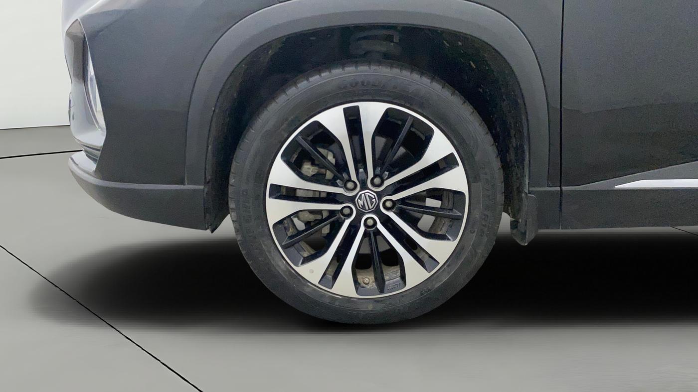 2022 MG HECTOR PLUS Sharp Pro 1.5 Turbo Petrol CVT 6 STR, Petrol, Automatic, 26,350 km, Left Front Wheel