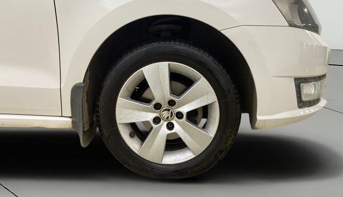 2017 Skoda Rapid AMBITION 1.6 MPI AT, Petrol, Automatic, 61,048 km, Right Front Wheel