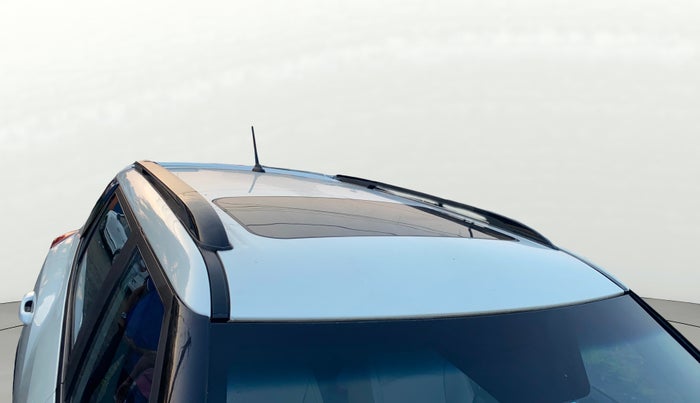 2023 Mahindra XUV300 W8 (O) 1.2 PETROL, Petrol, Manual, 30,905 km, Roof