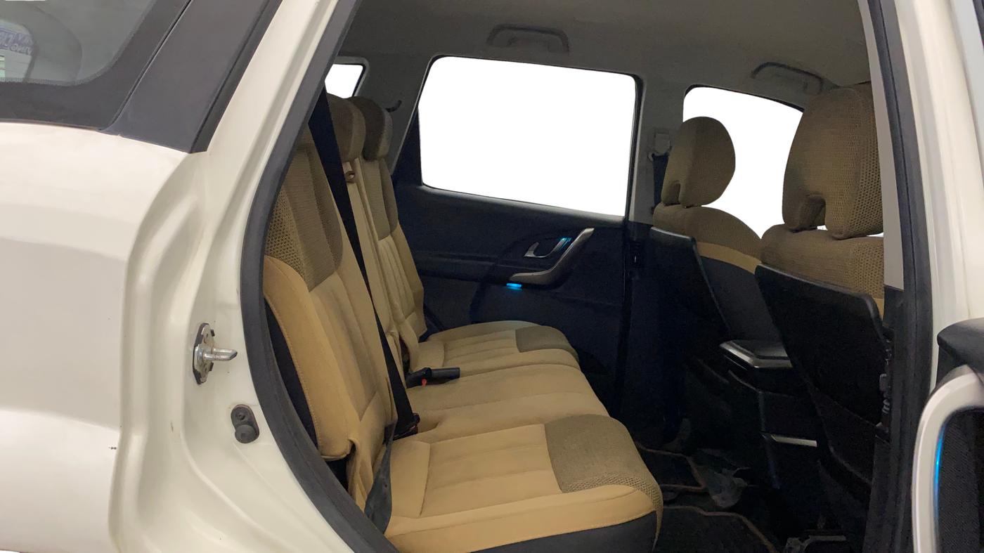 2021 Mahindra XUV500 W7, Diesel, Manual, 93,552 km, Right Side Rear Door Cabin