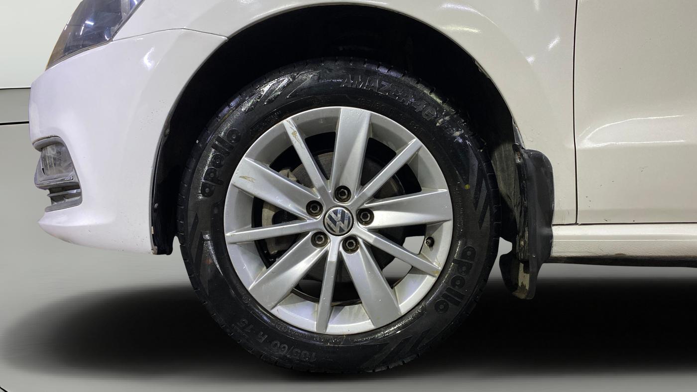 2015 Volkswagen Polo HIGHLINE1.5L, Diesel, Manual, 94,250 km, Left Front Wheel