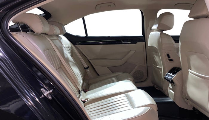 2016 Skoda Superb L&K 1.8 TSI AT, Petrol, Automatic, 28,278 km, Right Side Rear Door Cabin