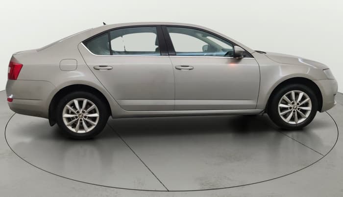 2016 Skoda Octavia STYLE PLUS AT 1.8 TSI, Petrol, Automatic, 1,23,182 km, Right Side View