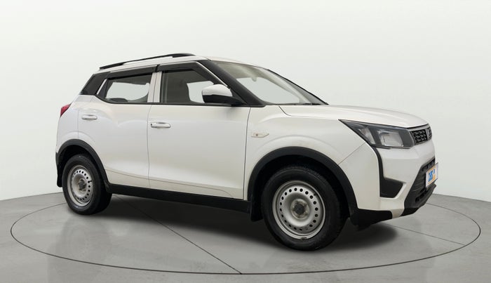 2023 Mahindra XUV300 W4 1.2 PETROL, Petrol, Manual, 35,728 km, Right Front Diagonal