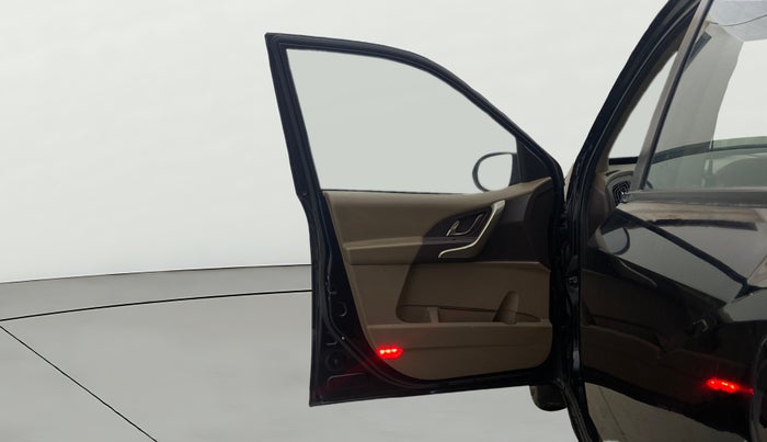 2013 Mahindra XUV500 W6, Diesel, Manual, 1,41,925 km, LHS Front Door