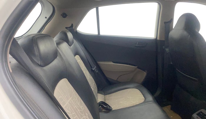 2017 Hyundai Grand i10 MAGNA AT 1.2 KAPPA VTVT, Petrol, Automatic, 17,014 km, Right Side Rear Door Cabin