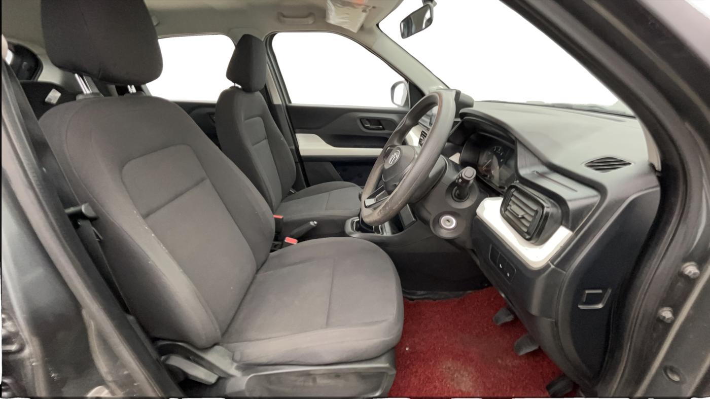 2023 Tata PUNCH PURE MT, Petrol, Manual, 69,649 km, Right Side Front Door Cabin