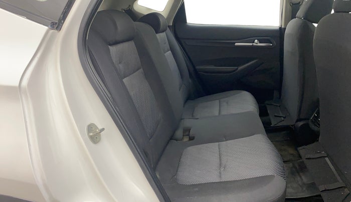 2023 KIA SELTOS HTE 1.5 DIESEL, Diesel, Manual, 1,21,707 km, Right Side Rear Door Cabin