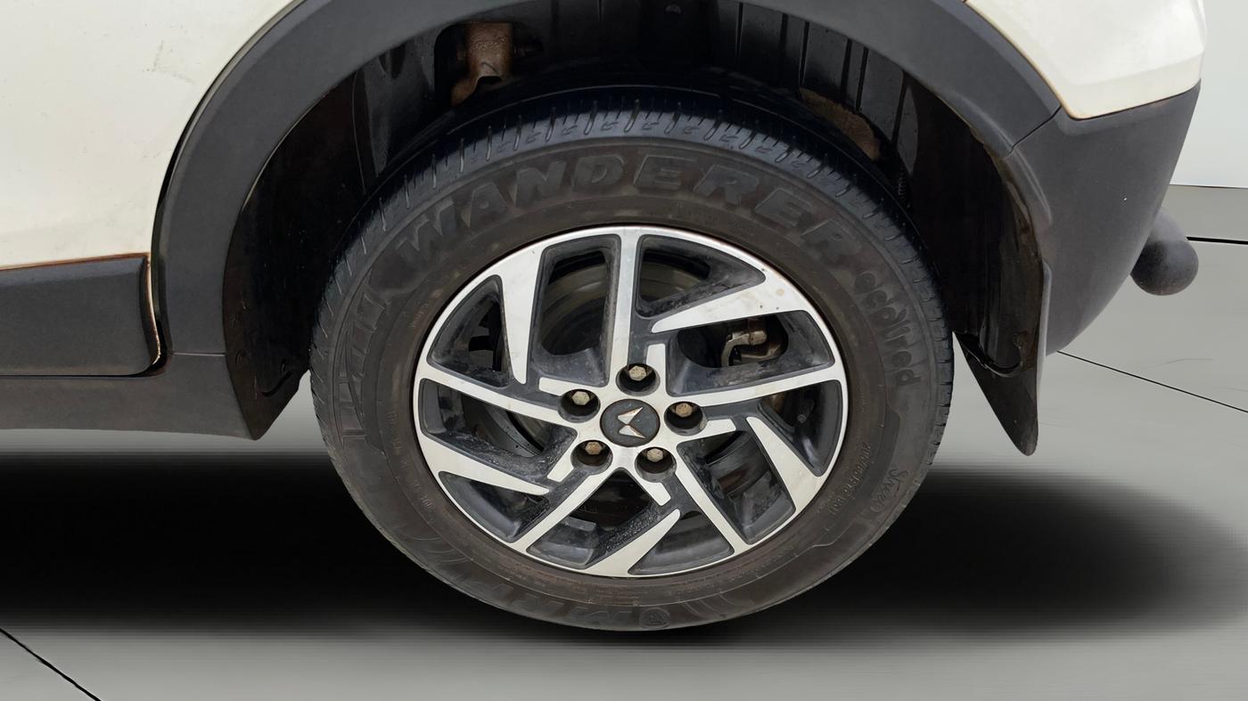 2023 Mahindra XUV300 W8 (O) 1.5 DIESEL AMT, Diesel, Automatic, 65,618 km, Left Rear Wheel