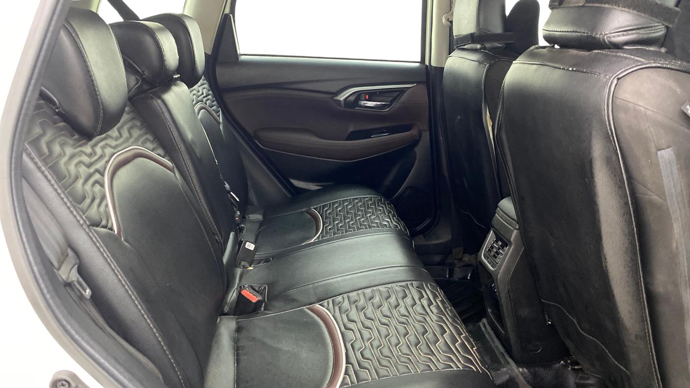 2024 Maruti Grand Vitara ZETA CNG, CNG, Manual, 70,011 km, Right Side Rear Door Cabin