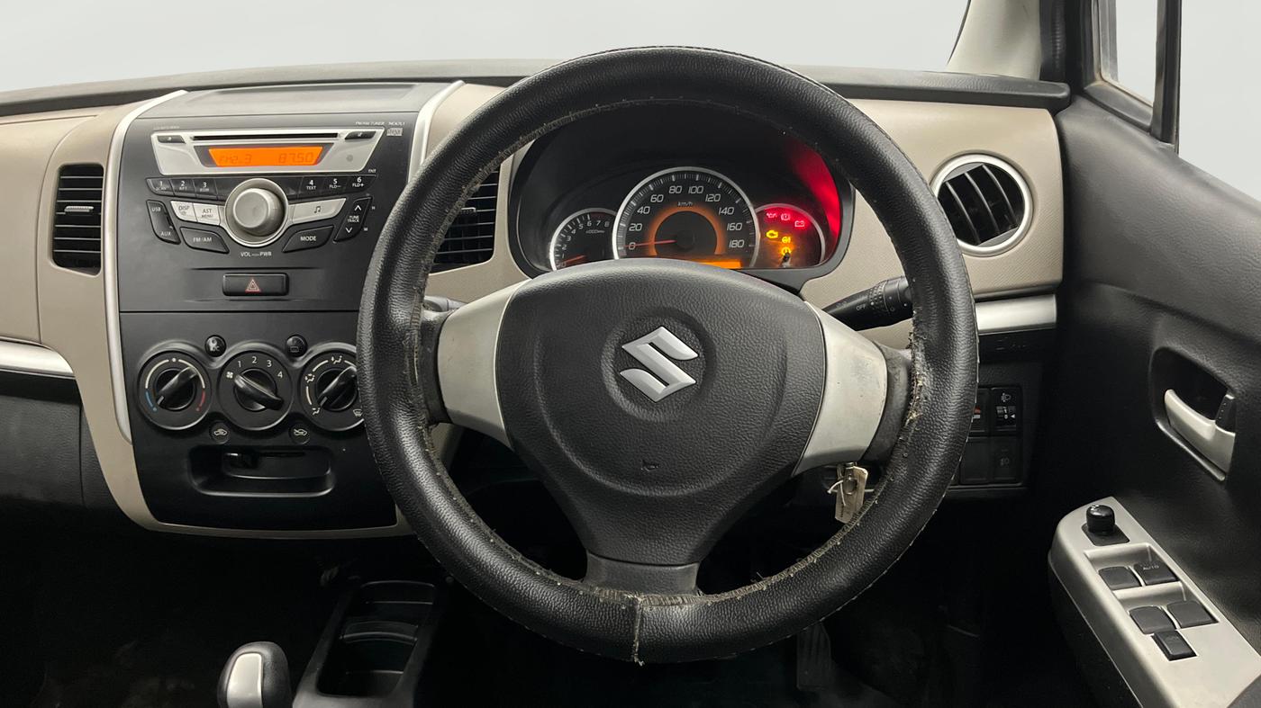 2016 Maruti Wagon R 1.0 VXI AMT, CNG, Automatic, 74,439 km, Steering Wheel Close Up