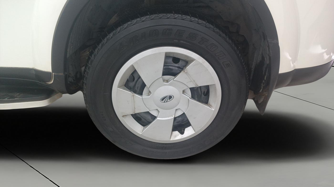 2018 Mahindra XUV500 W7, Diesel, Manual, 1,17,053 km, Left Rear Wheel