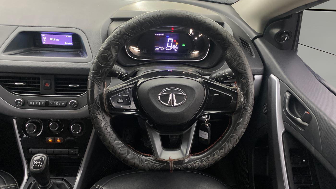 2023 Tata NEXON XM SUNROOF DIESEL, Diesel, Manual, 1,22,287 km, Steering Wheel Close Up