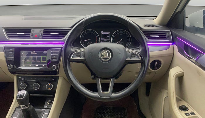 2016 Skoda Superb STYLE 1.8 TSI MT, Petrol, Manual, 48,474 km, Steering Wheel Close Up