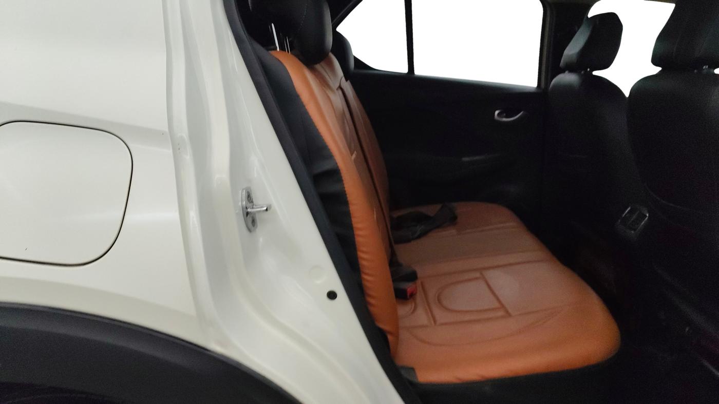 2020 Nissan Kicks XV TURBO 1.3, Petrol, Manual, 33,282 km, Right Side Rear Door Cabin
