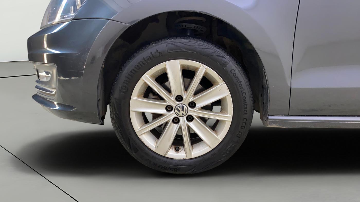 2015 Volkswagen Vento HIGHLINE 1.6 MPI, Petrol, Manual, 75,607 km, Left Front Wheel