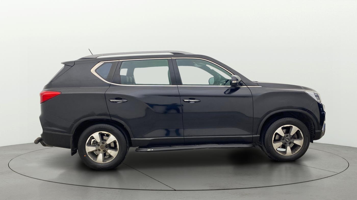 2019 Mahindra ALTURAS G4 4WD AT, Diesel, Automatic, 77,665 km, Right Side View