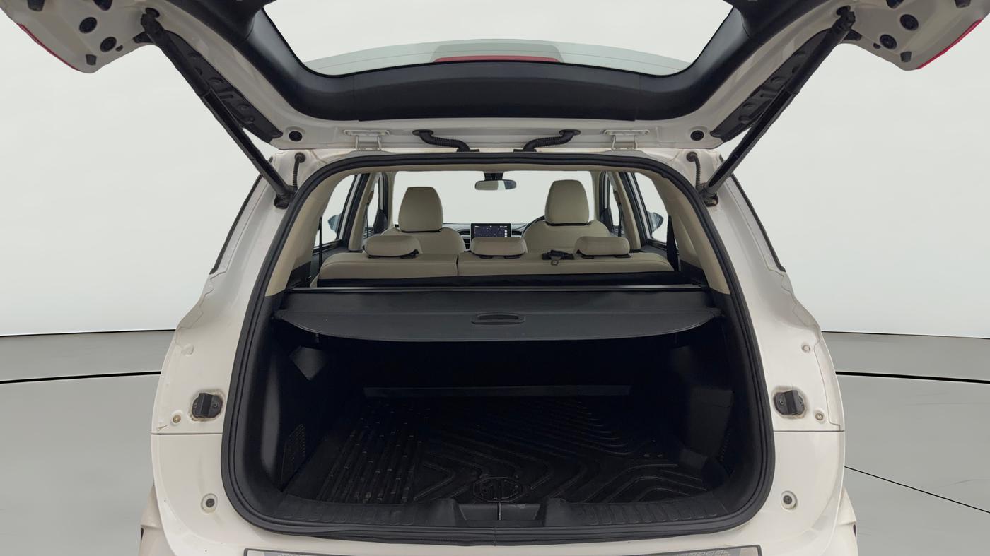 2023 MG HECTOR SHARP PRO 1.5 PETROL TURBO CVT PETROL, Petrol, Automatic, 38,456 km, Boot Open Zoomed View